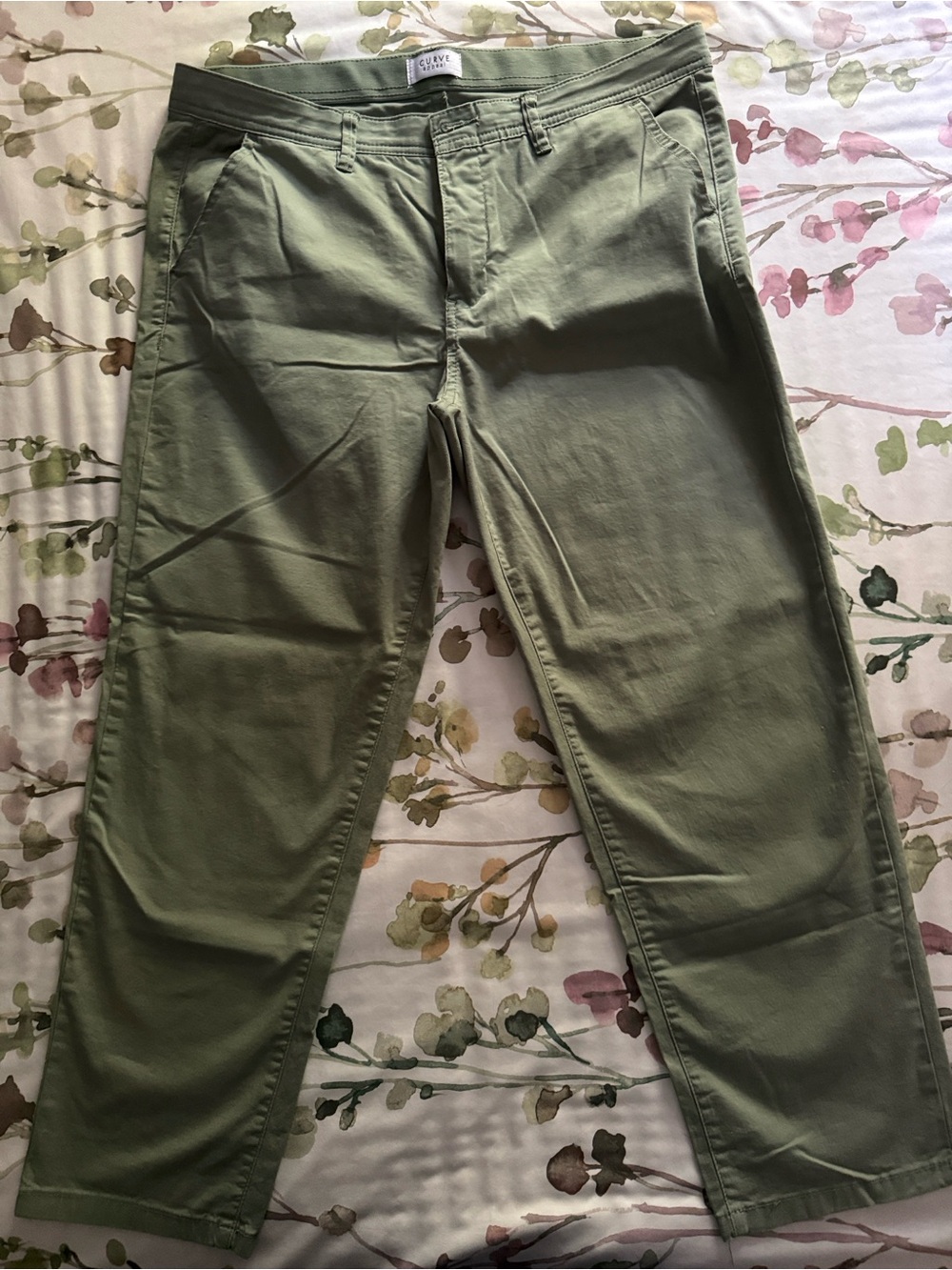 Women's Cropped Chino Pants in Olive